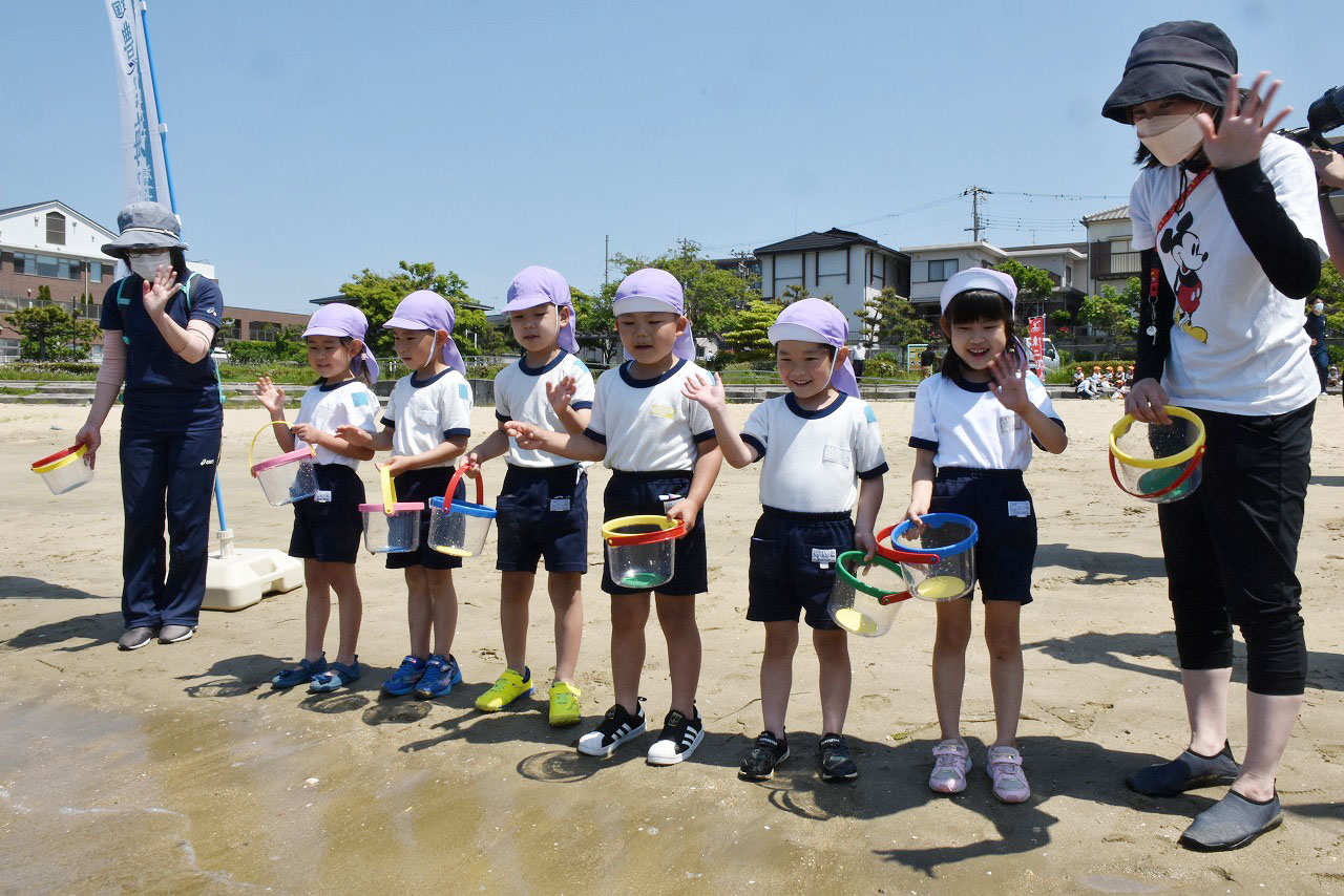 5月24日ヒラメ稚魚放流3